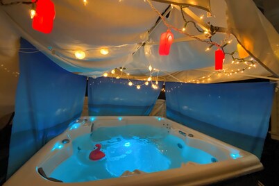 2 Miles to Dtwn! Idyllic Rochester Apt w/ Hot Tub