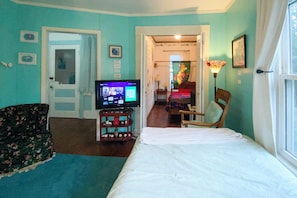 A hotel room with a bed, a television, a chair, and a desk. - Rochester Escape w/ Hot Tub & Fire Pit! (Rochester)