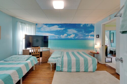 2 Miles to Dtwn! Idyllic Rochester Apt w/ Hot Tub
