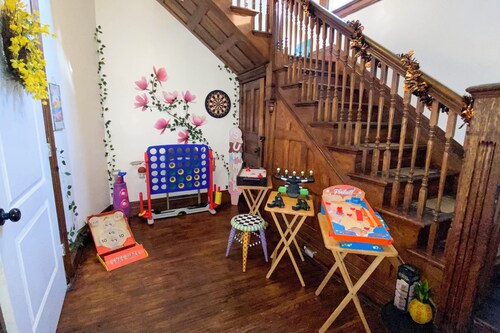 Rochester Escape w/ Hot Tub & Fire Pit!
