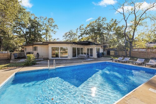 Waterfront Home w/ Pool, RV Hookup, & River View