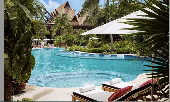 Pool - VIDANTA GRAND MAYAN RIVIERA MAYA 

 (Q.R.)