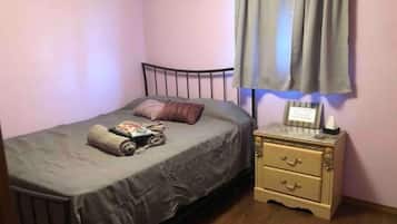3 bedrooms, desk, iron/ironing board, travel cot