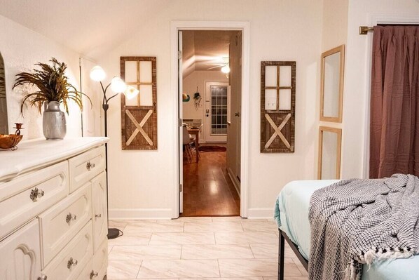 1 غرفة نوم ومكواة/لوح كي وسرير سفر وواي فاي