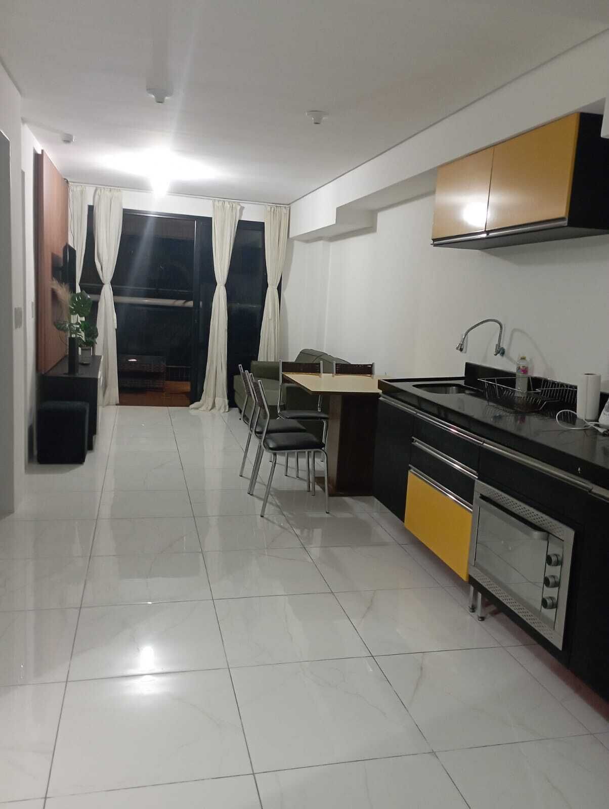 Frigorífico, horno, placa de cocina y lavavajillas