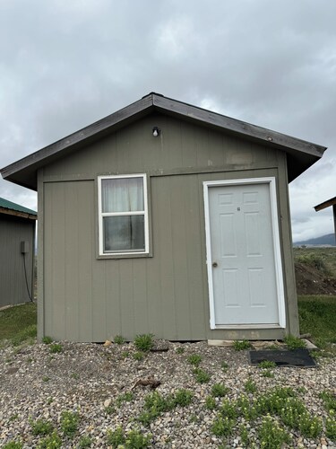 1 Room Cabin in Dry Creek Basin.