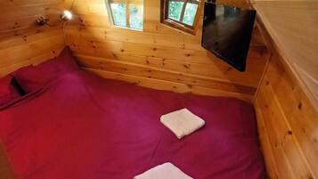 2 bedrooms, bed sheets