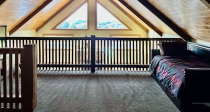 Family Friendly Stratton Home for All Seasons, 7 min to ski mountain