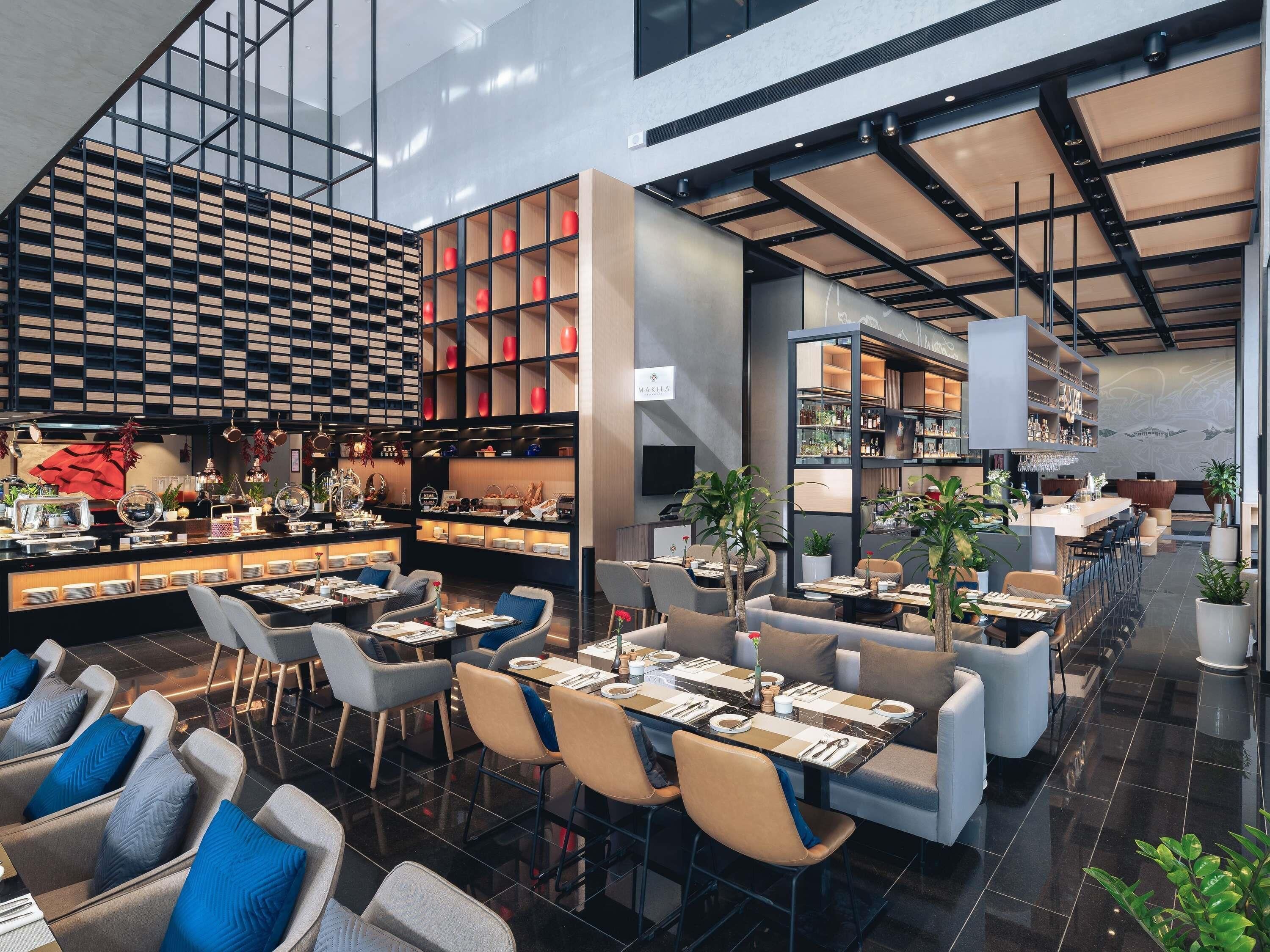 อาหารเช้าแบบบุฟเฟ่ต์ทุกวัน (USD 15 ต่อคน)