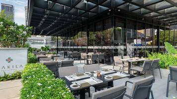 Daily buffet breakfast (USD 15 per person)