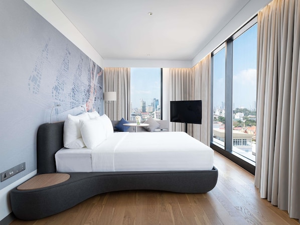 1 dormitorio, edredones de plumas, minibar y escritorio