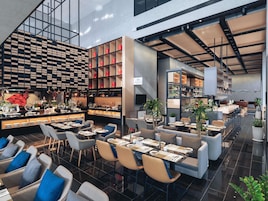 Café da manhã com buffet todos os dias mediante uma taxa
