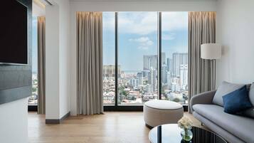 Down comforters, minibar, desk, soundproofing