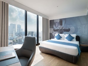 Cubrecamas, minibar, escritorio y sistema de insonorización