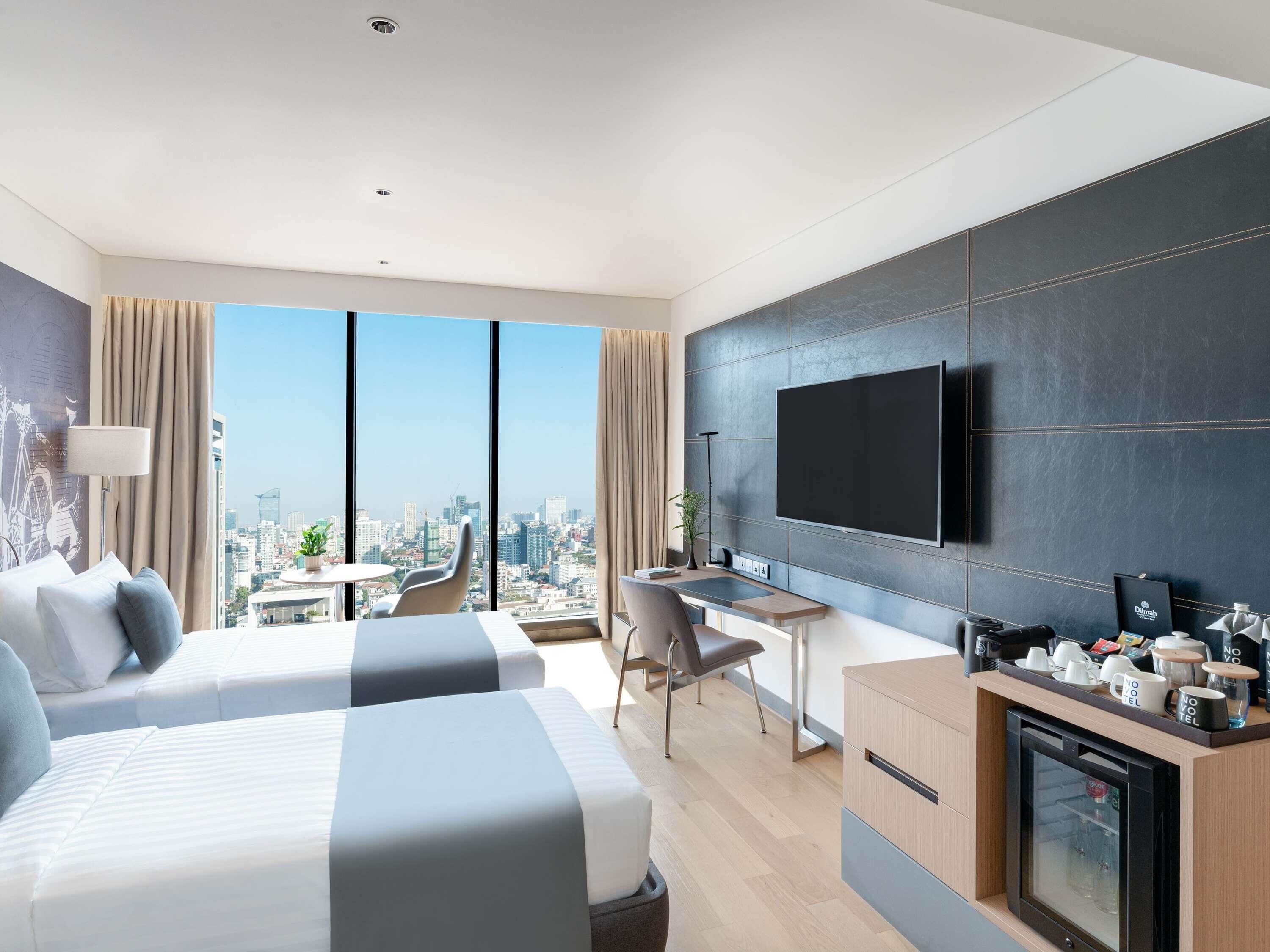 Executive Room, 2 Twin Beds | Down comforters, minibar, desk, soundproofing