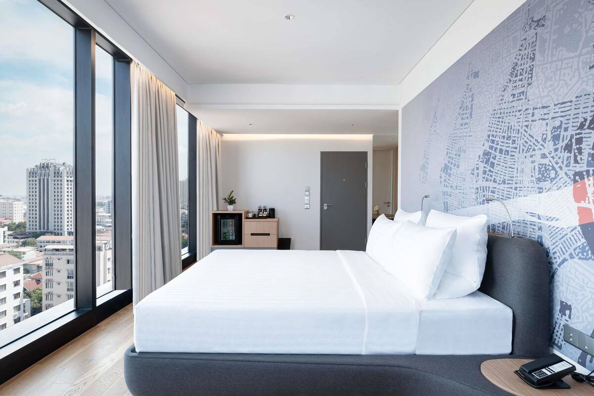 Deluxe Room, 1 King Bed