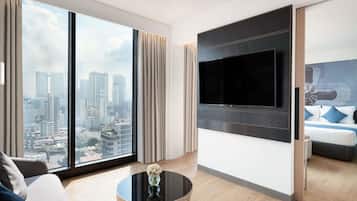 Executive Suite, 1 King Bed (Riverside) | Down comforters, minibar, desk, soundproofing