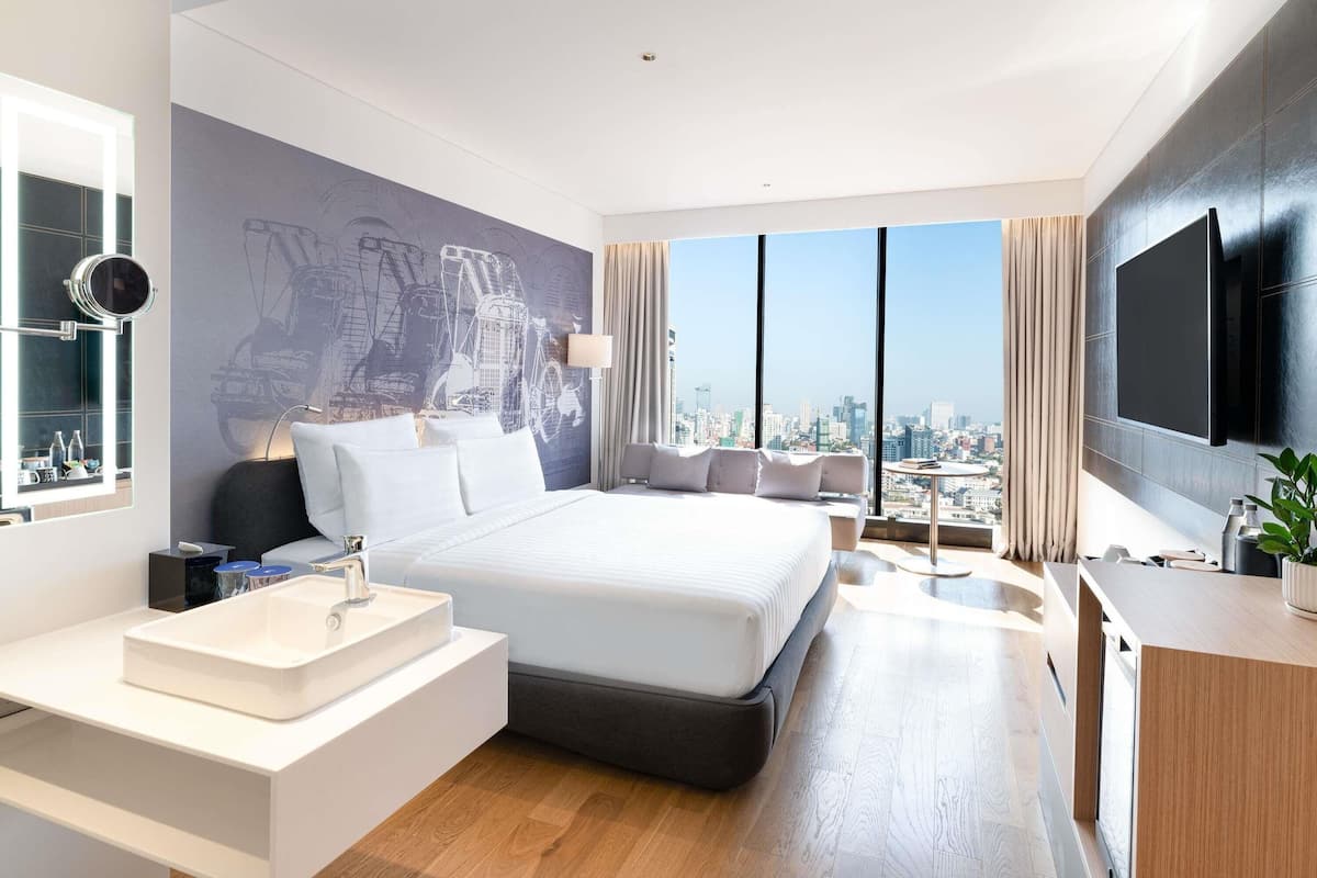 Superior Room, 1 King Bed | 1 bedroom, down duvets, minibar, desk