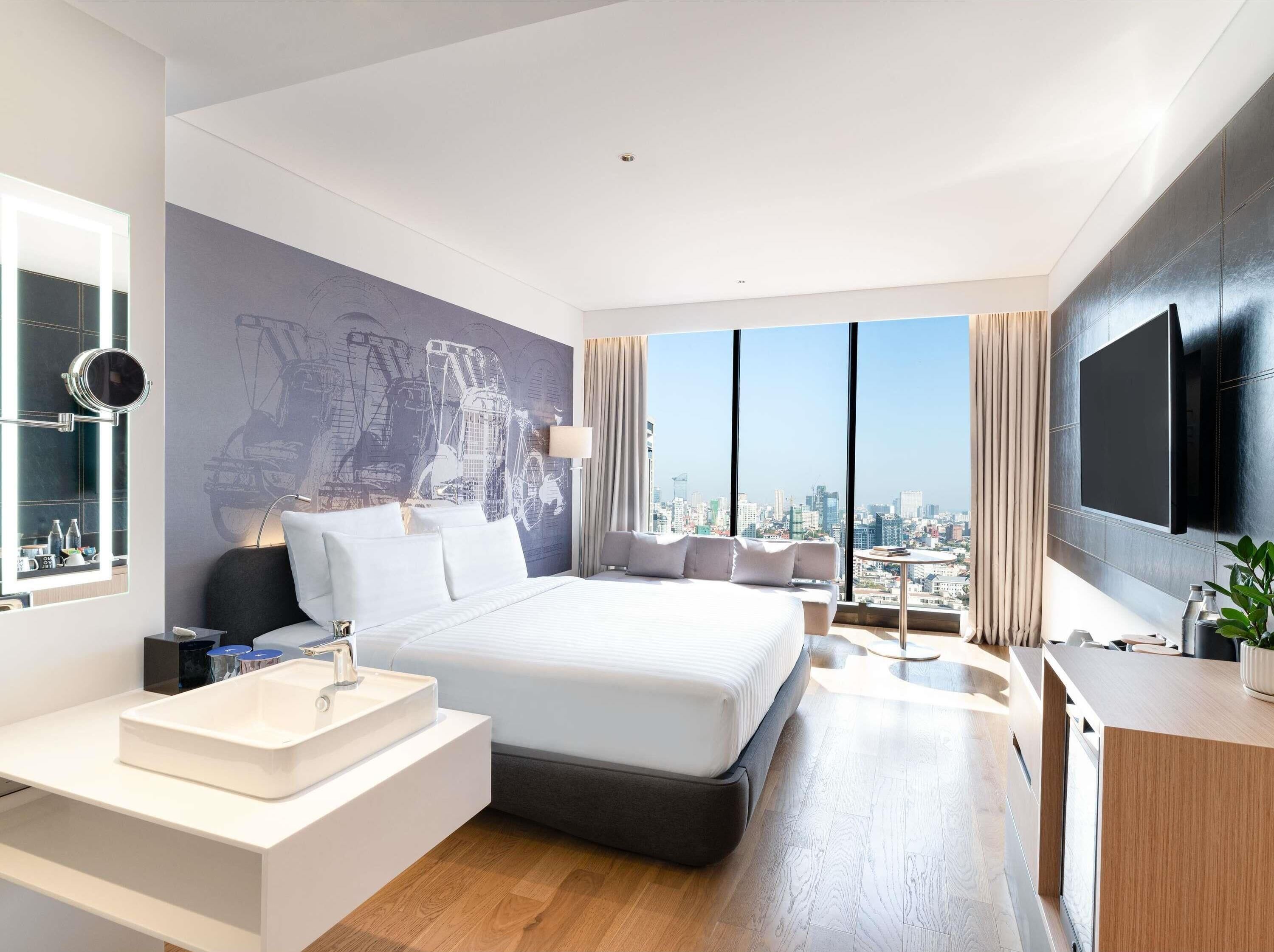 Superior Room, 1 King Bed | Down duvets, minibar, desk, soundproofing