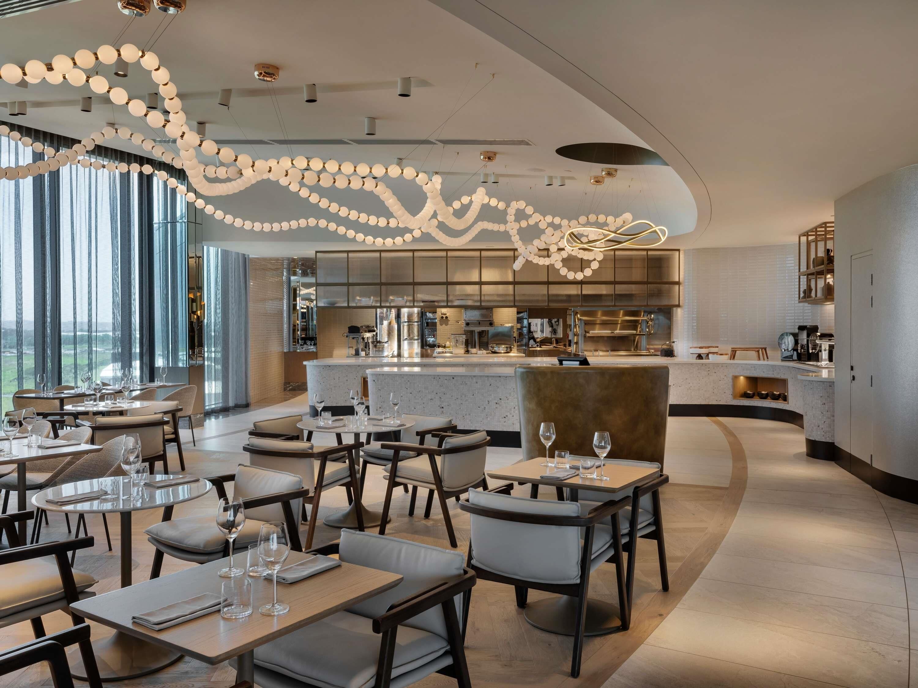 Daily buffet breakfast (NZD 45 per person)