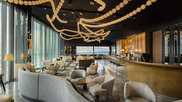 Sarapan dihidangkan, masakan tempatan dan antarabangsa