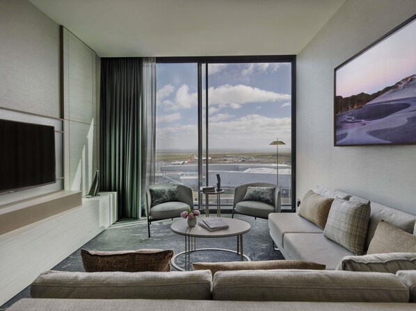 1 bedroom, premium bedding, minibar, in-room safe