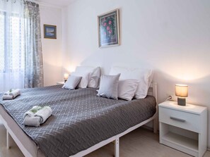 2 bedrooms, WiFi - Holiday apartment close to the center (Njivice)