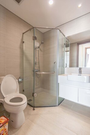 Haartrockner, Handtücher, Toilettenpapier