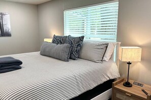 4 bedrooms, desk, free WiFi, bed sheets