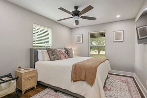 4 bedrooms, desk, free WiFi, bed sheets