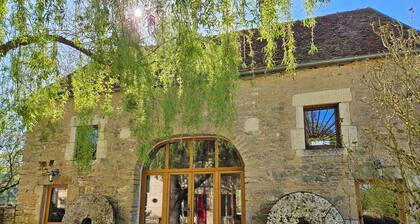 Moulin de charme en bordure de riviĂšre au calme