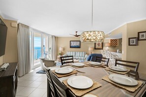 Apartment, Mehrere Betten, Balkon, Meerblick | Speisen