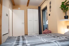 4 chambres, fer et planche à repasser, Wi-Fi, draps fournis