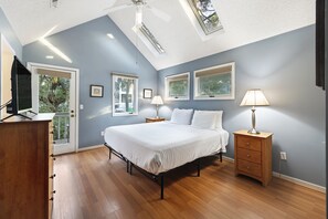 5 bedrooms, desk, iron/ironing board, WiFi
