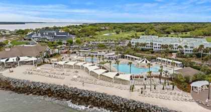 Seabrook 5 bedroom Home WITH Marsh VIEWS, Private POOL & Club Access!