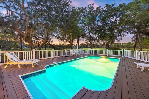 Seabrook 5 bedroom Home WITH Marsh VIEWS, Private POOL & Club Access!