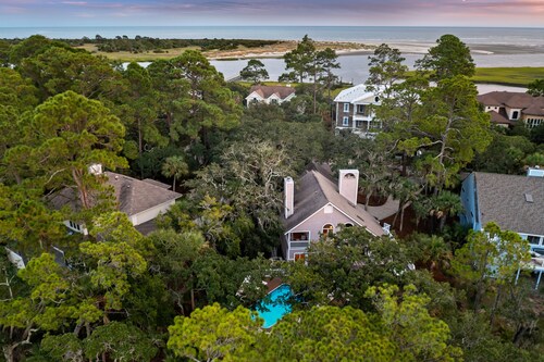 Seabrook 5 bedroom Home WITH Marsh VIEWS, Private POOL & Club Access!
