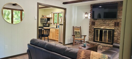 PET FRIENDLY -LOCATED BETWEEN LAKE PLACID AND SARANAC LAKE WITH PONTOON RENTALS