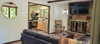 PET FRIENDLY -LOCATED BETWEEN LAKE PLACID AND SARANAC LAKE WITH PONTOON RENTALS