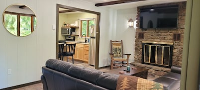 PET FRIENDLY -LOCATED BETWEEN LAKE PLACID AND SARANAC LAKE WITH PONTOON RENTALS