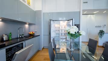 Deluxe Apartment | Private kitchen | Full-sized fridge, oven, stovetop, dishwasher