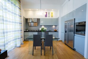 Deluxe-Apartment | Eigene Küche | Großer Kühlschrank, Ofen, Herdplatte, Geschirrspüler