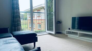 Apartment, 2 Queen Beds | Living area