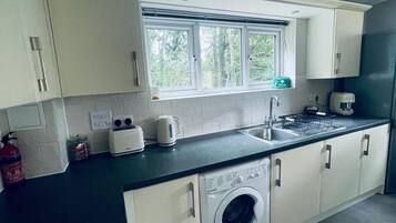 Apartment, 2 Queen Beds | Private kitchen | Fridge, microwave, oven, stovetop