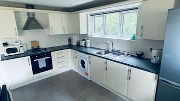 Apartment, 2 Queen Beds | Private kitchen | Fridge, microwave, oven, stovetop