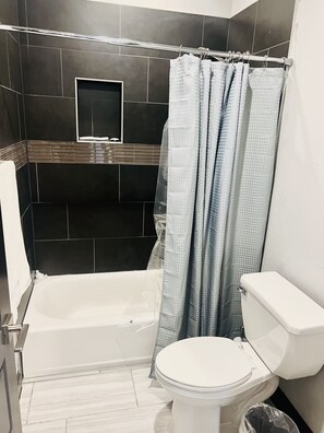 Jetted tub, towels, soap, shampoo - Modern, Comfortable, New Construction Family Home in Coveted Mesa Del Sol (Albuquerque)