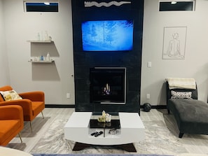 Smart TV, fireplace, books - Modern, Comfortable, New Construction Family Home in Coveted Mesa Del Sol (Albuquerque)