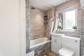 Apartment, Multiple Beds | Bathroom - Immaculate 2-bed Apartment in Dagenham (Dagenham)