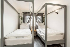 Huoneisto, useita sänkyjä | 2 makuuhuonetta, silitysrauta/-lauta, ilmainen Wi-Fi, vuodevaatteet
