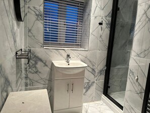 Hair dryer, towels - Amazing two bedrooms house (Bridgend County Borough)